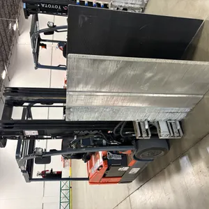 Toyota 7FBEU18 2,000lbs Capacity 48V Electric Forklift w/ Cascade 20D-CRS-221 Carton Clamp.