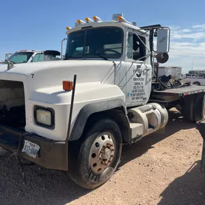 2004 MACK RD T/A WINCH TRUCK VIN: 1M2P270C34M067598