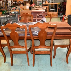 Dining Room Table With 6 Chairs And Two 21-Inch Leaves, Table Measures 72 x 44 x 30, Comes With Protective Table Pads