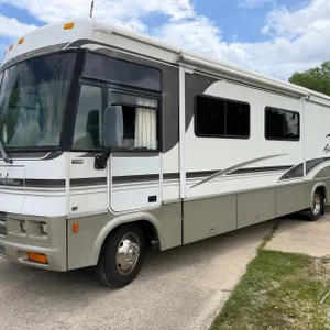 2001 Winnebago Adventurer Motorhome