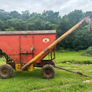 Korhumel Industries  6072 Fertilizer Gravity Wagon