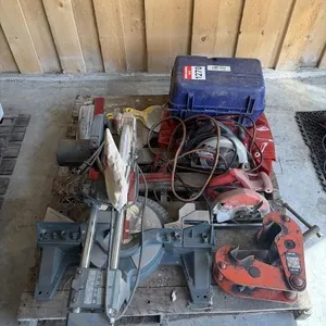 Pallet With Skillsaws, Bosch Cut Off Saw,and More