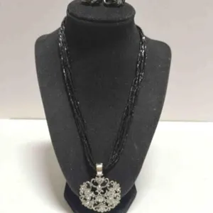 Black 5 Strand Bead Necklace w/Rhinestone clip