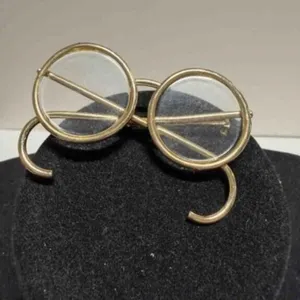 Round Gold Tone eye Glasses Brooch 2�"