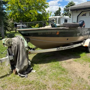 1996 Lund 1660 Pro V Tournament Series DLX Boat, with 2006 Evinrude 70 4 Stroke Motor, Monn Kota Aut