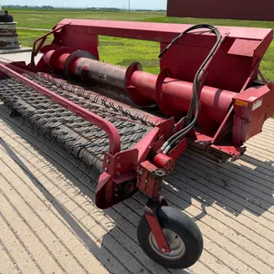 IH 810 Pickup Head Frame with 1015 Pickup, Good Belts, In working Condition. This Item is Located in