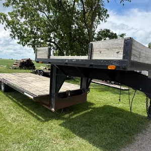 1991 THTM Gooseneck Flatbed Trailer, 20’ with 4’ Dovetail, Ramps, 8’ x 8’ Platform Above Hitch, 101”