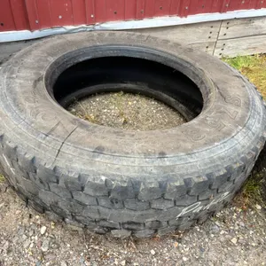(1) 295/75R22.5 Truck Tire