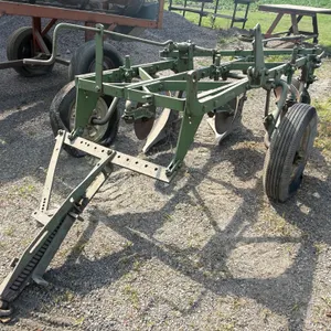 John Deere Model 5ADH – 3/16’s Pull Type Plow