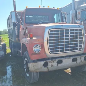 1976 Ford 8000 Dump Truck, 13 ft dump box,