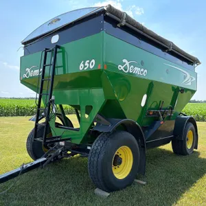 Demco 650 Gravity Wagon w/ Roll Tarp