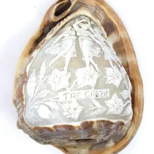 "TRE GRAZIE" CARVED CAMEO ITALIAN CONCH LAMP COVER