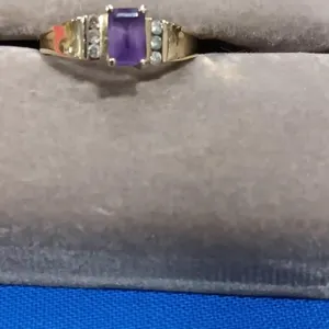 10K Yellow Gold Ring With Amethyst & Diamonds.