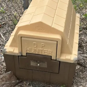 DP Hunter Insulated Doghouse