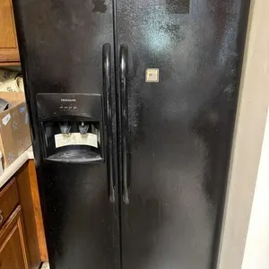 Frigidaire Side by Side Refrigerator working