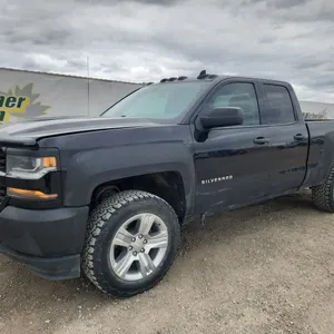 2018  Chevrolet  Silverado 1500  4X4 crew cab SB