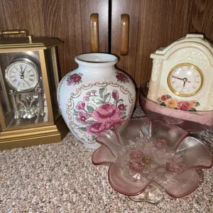Decorative Clock, Floral Vase & Art Glass Grouping