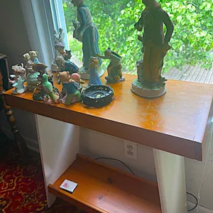 Country style stand with figurines