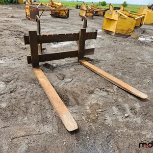 Loader Pallet Fork Attachment 
 UNRESERVED