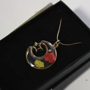 MOON+STAR PRESSED FLOWER PEARL