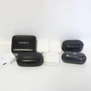 LOT OF WIRELESS EARBUDS