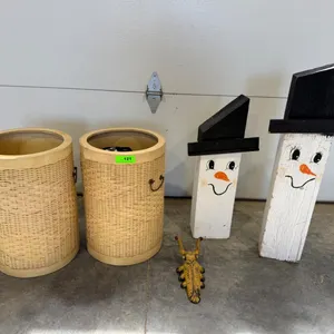 Decorative Lot - Wicker Baskets Snowmen Bug