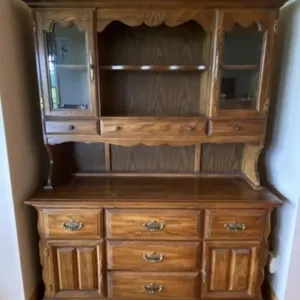 Stepback Hutch