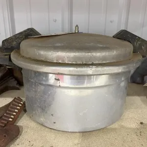 Mirror 12 Qt Pressure Cooker - no gauge - can�t