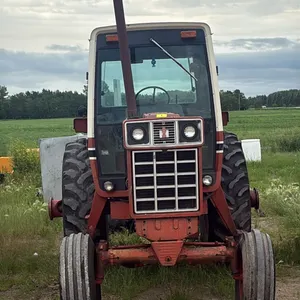 1086 International Tractor With Duals