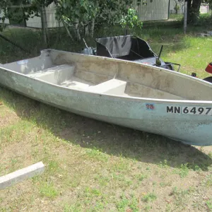 1968 Pipestone 14' Fiberglass Boat