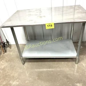 STAINLESS STEEL GAME CLEANING TABLE