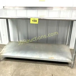 STAINLESS STEEL GAME CLEANING / RESTAURANT TABLE