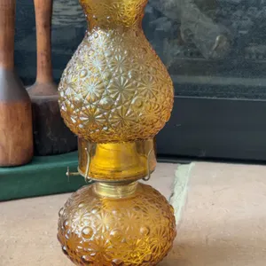 Vintage L.E. Smith Amber Glass "Daisy & Button" oil lamp