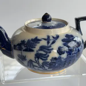 Antique Doulton "Willow" pattern flow blue teapot 1881 era