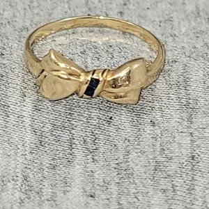Size 7.25 14K Gold Ring. 2 g. OB