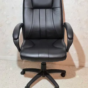 Faux Leather Highback Rolling Chair. Adjustable Height. MBR