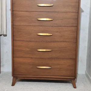 HERITAGE HENREDON Genuine American Walnut 5 Drawer Dresser. 36 x 20 x 47. * you must bring adequate help to remove and load. Located in upper level. M