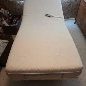 Tempur-Pedic Powered Base Adjustable Foot And Head. Works, but the remote is not functioning properly. The remote was working just fine and then the f