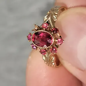 10K Gold Ring. Size 7.5. 2 g Acid tested gold. Missing 1 stone, see photos. OB
