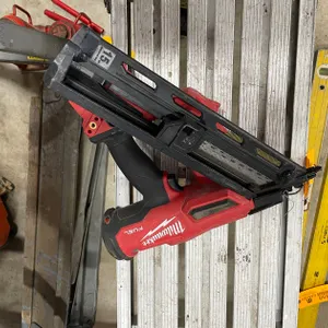 Milwaukee Fuel 15 Ga. Finish Nailer