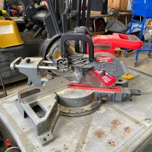 Milwaukee Fuel 7-1/4" Dual Bevel Compound Sliding Miter Saw