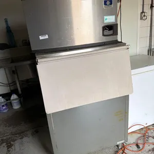 MANITOWOC COMMERCIAL ICE MACHINE WITH BIN