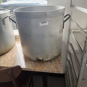 LARGE STOCK POT