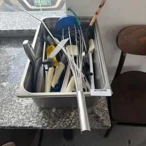 STAINLESS STEEL PAN & KITCHEN UTENSILS LOT