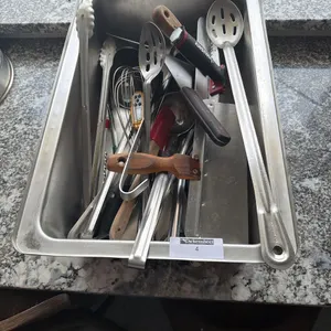 STAINLESS STEEL PAN & KITCHEN UTENSILS LOT