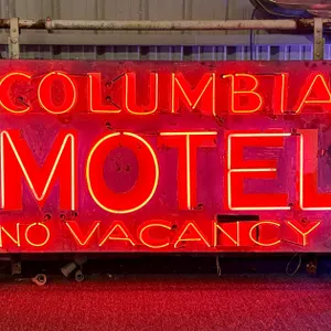 "COLUMBIA MOTEL NO VACANCY" NEON SIGN