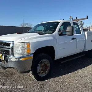 2013 Chevrolet 3500HD Ext. Cab utility bed pickup truck