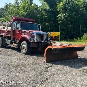 2010 International 7400 dump truck