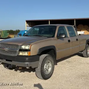 2004 Chevrolet Silverado 3500 Crew Cab pickup truck