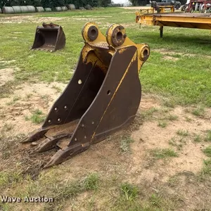 Caterpillar 24" W excavator bucket